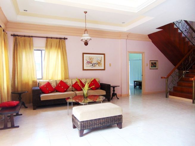 "House for Rent with Swimming Pool in Banilad, Cebu City"03