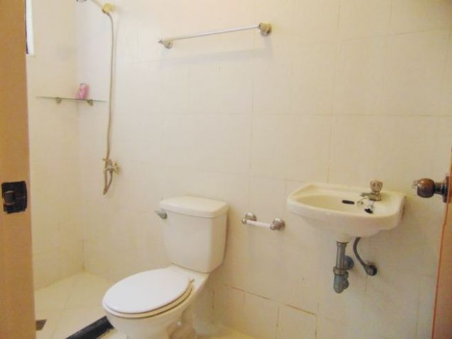 Banawa House and Lot for Rent with 3 Bedrooms Cebu City03