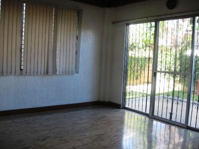 "4-Bedroom House for Rent in Banilad, Cebu City, Unfurnished"03