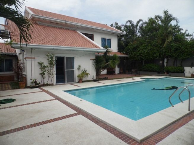 6 Bedroom House with swimming pool for rent - 80K03