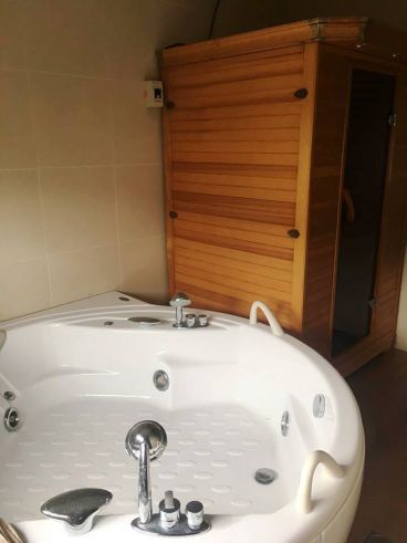 5 BR House with Swimming pool for rent - 150K03