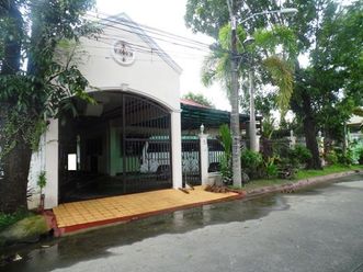 Bungalow House with 4 Bedrooms For Rent - 35K02