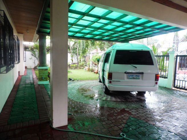 Bungalow House with 4 Bedrooms For Rent - 35K03