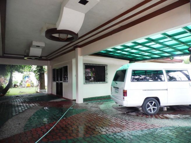 Bungalow House with 4 Bedrooms For Rent - 35K04