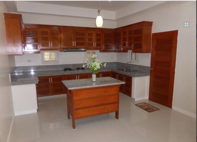 1 Storey House with Nice Landscaped yard for rent - 45K03