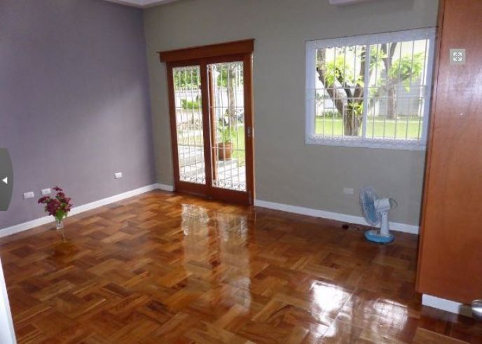 1 Storey House with Nice Landscaped yard for rent - 45K04
