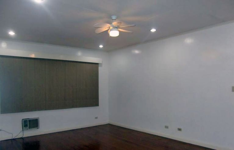 "Modern and Sophisticated House for Rent in Urdaneta Village, Makati Ci"05