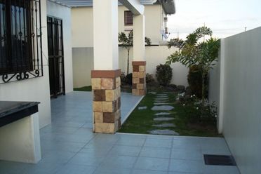 3 Bedroom Semi Furnished House and lot for Rent in Amsic02