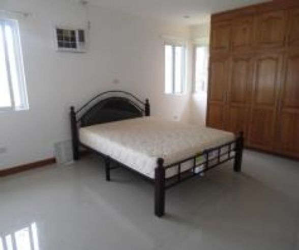 Bungalow House and lot for rent Near SM Clark for only 30k04
