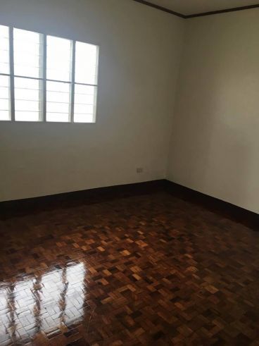 3 bedrooms House and Lot for rent with and big yard in Angeles City P204