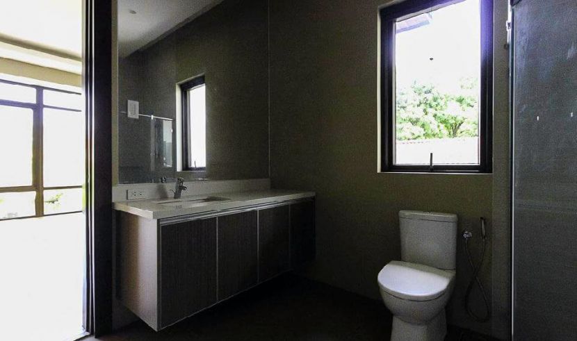 "Large 4 Bedroom House and Lot for Rent in San Lorenzo Village, Makati"04