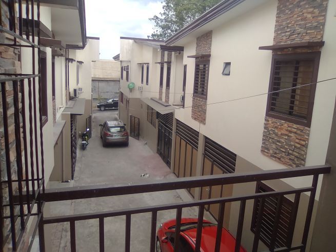 "For Rent 3BR  Townhouse , 218 sqm - P25k in  commonwealth"03