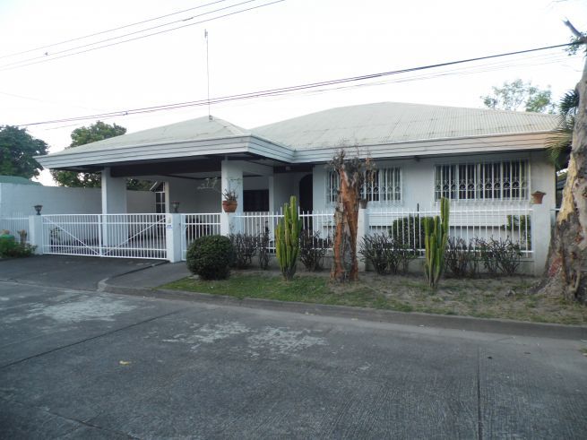 1 Storey House inside a gated Subdivision near Nepo Mall for rent - 3004