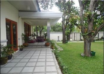 Bungalow House with Spacious yard for rent02