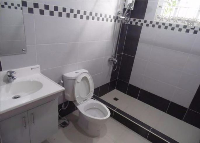 Bungalow House with Spacious yard for rent04