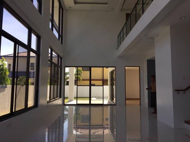 For Rent 3BR House &amp; Lot With Private Pool in Amsic04