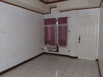 Spacious 3-Bedroom House walking distance to Robinson\'s Supermarket02