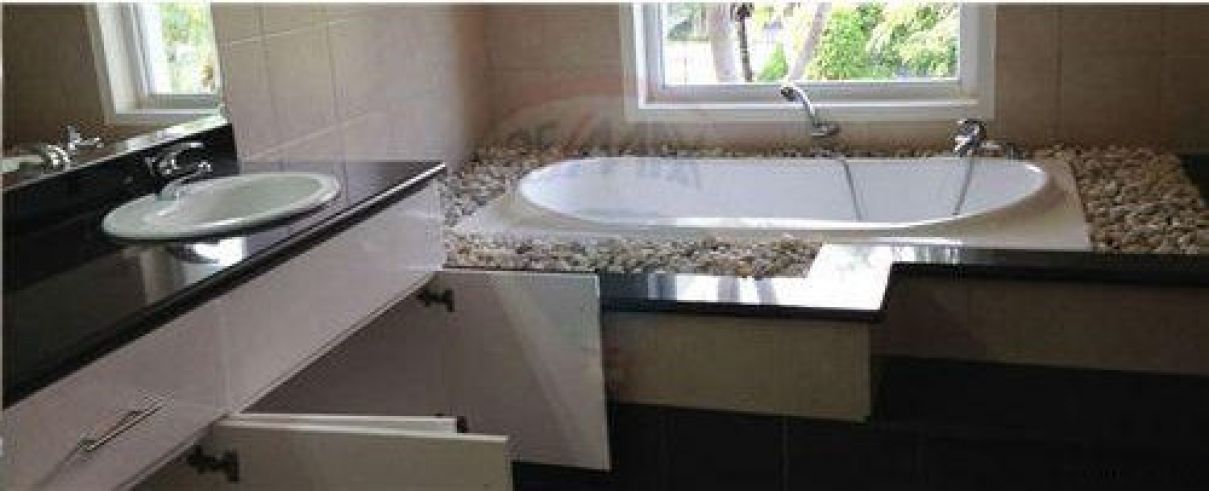"Detached - For Rent/Lease - Makati City, Metro Manila, NCR"04