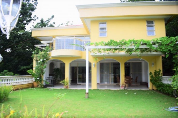 6 bedrooms overlooking with swimming pool@Php200k03