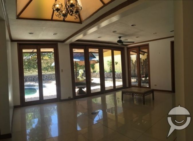Classic House with swimming pool for rent in Ayala Alabang Village03