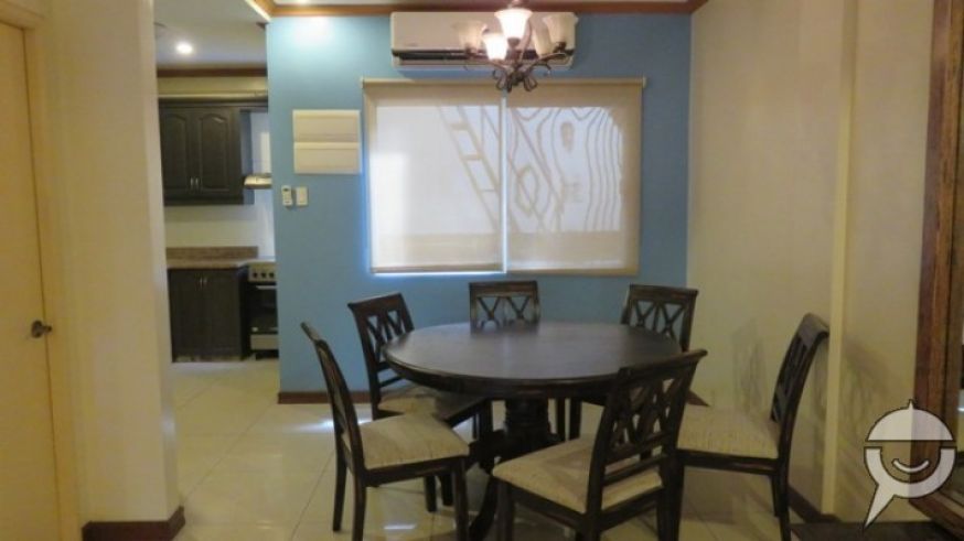 "House for rent in Cebu City,Gated in Banilad steps away to mall,furn."04