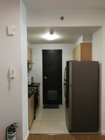 Rent: 1 bedroom with balcony at Meranti Two Serendra facing amenities04
