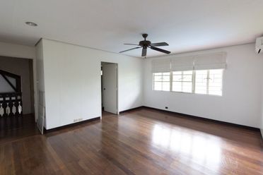 4Br House (Dasmarinas Village)02