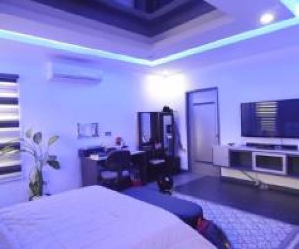 House with Cinema room for rent in Hensonville - 90K03