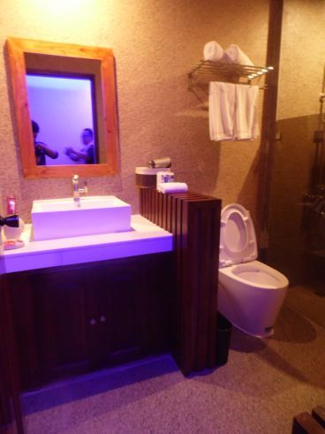 6 Bedroom Furnished 3 Storey House and Lot for Rent04