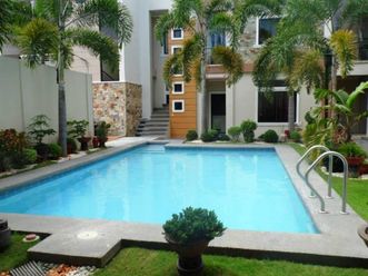 Furnished Town House near Clark and Fields Avenue02