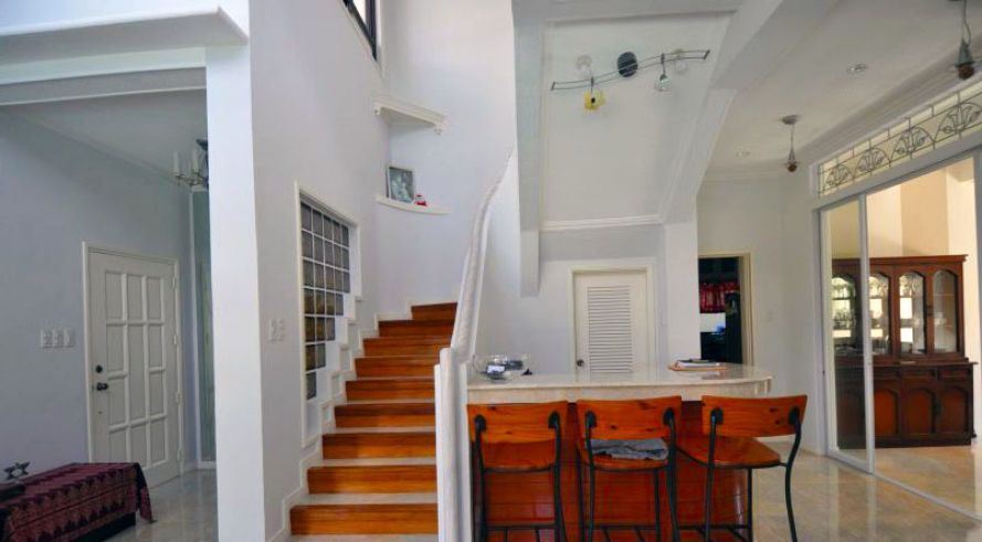 "Luxurious 6 Bedroom House and Lot for Rent in Forbes Park, Makati City"04