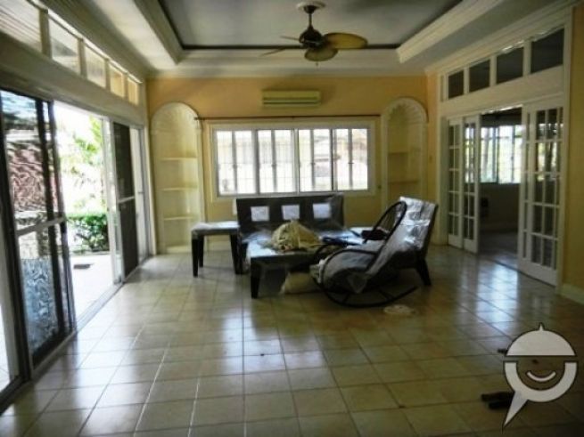 "House for rent in Cebu City,Northtown Homes with swimming pool"03