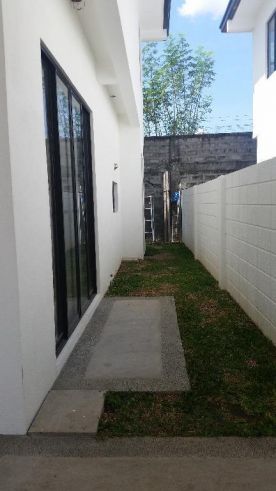 "For Rent 4 Bedrooms, 5 Bathrooms House &amp; Lot in Angeles City"04