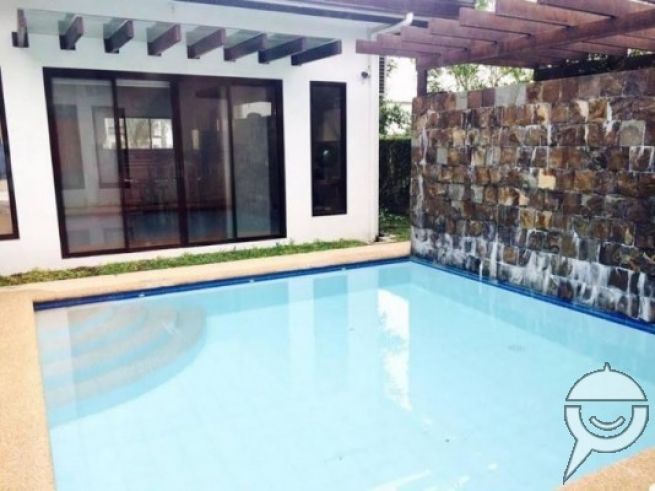 3-Bedroom House and Lot with swimming pool in Angeles City for rent03