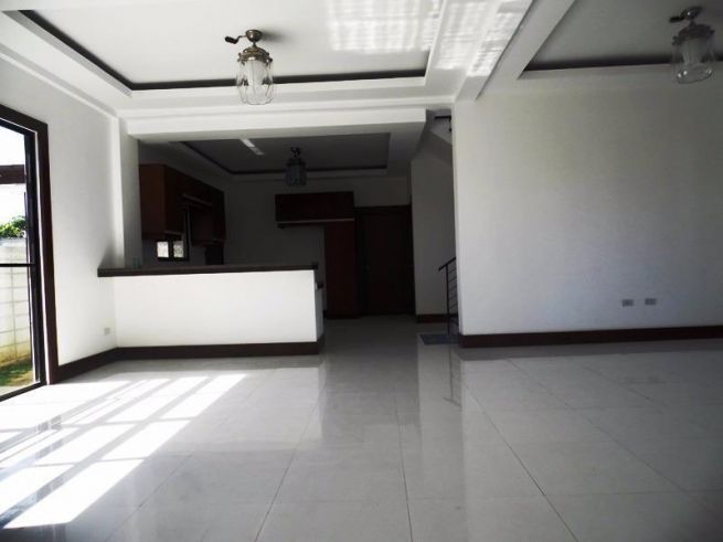 4 Bedroom Nice House in a Exclusive subdivision in Angeles City03