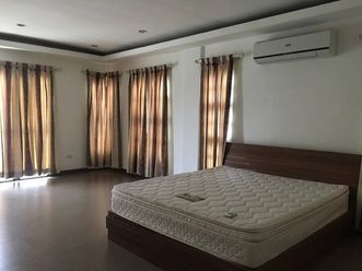 4 Bedroom Furnished House in Hensonville02