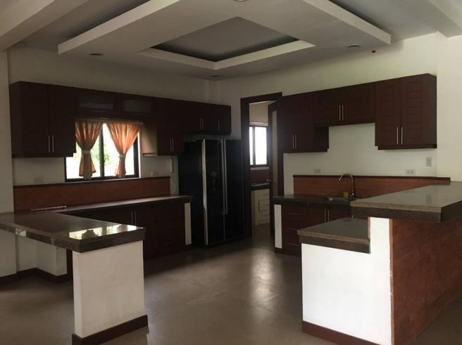 4 Bedroom Furnished House in Hensonville04