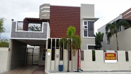 Modern House with 4 bedrooms for rent - Near SM Clark02