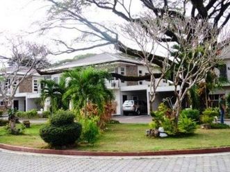 3 bedroom furnished town house inside clark for rent02