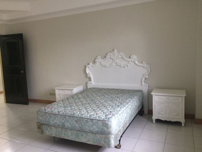 5 Bedroom Corner Lot House and Lot for Rent04