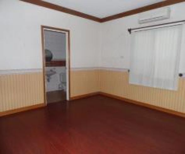 Bungalow House with 4 Bedrooms for rent - 35K03