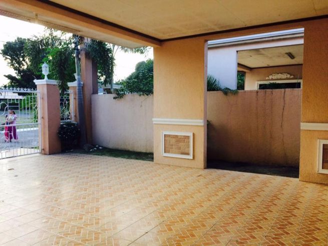 3 Bedroom Furnished Bungalow House and lot for Rent in a High End Subd04