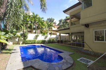 4 Bedroom House for Rent in Maria Luisa Park02