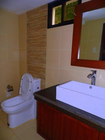 2 storey house for rent in Amsic03