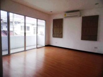 Three Bedroom Townhouse For Rent In Angeles City For P30k02