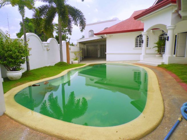 House and Lot for rent with 5BR and Swimming pool - 90K03