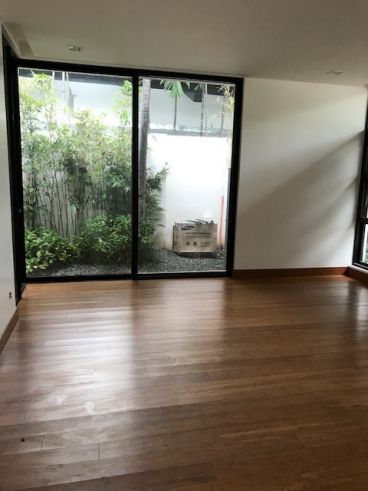"5 Bedroom House for Rent in South Forbes, Makati City"04
