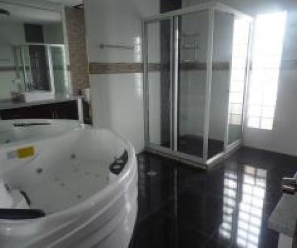 Modern House with Bathrooms in each Bedroom for rent - P65K03