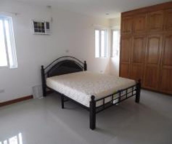 Bungalow House and lot for rent Near SM Clark - P30K04