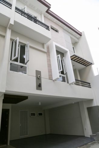 Three Storey Townhouse 4 BR for rent04